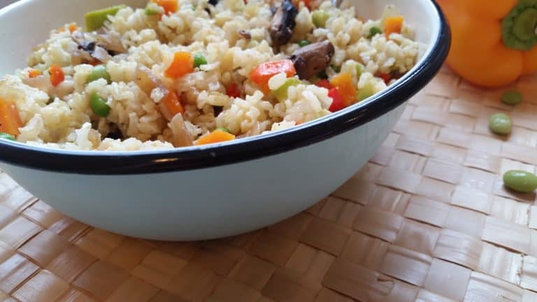 אורז הפתעות אורז מלא עם מלא תוספות